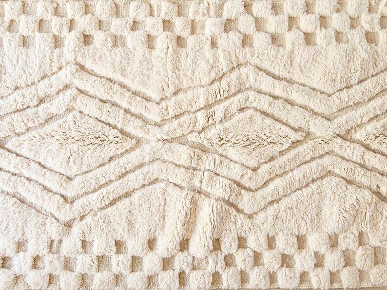 Handmade pure wool traditional white rug size 2/3 m