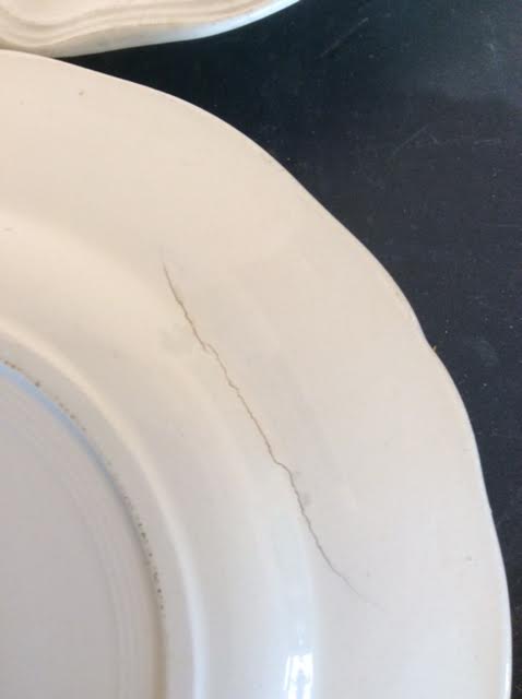 Set of 7 plates and a diguoin dish