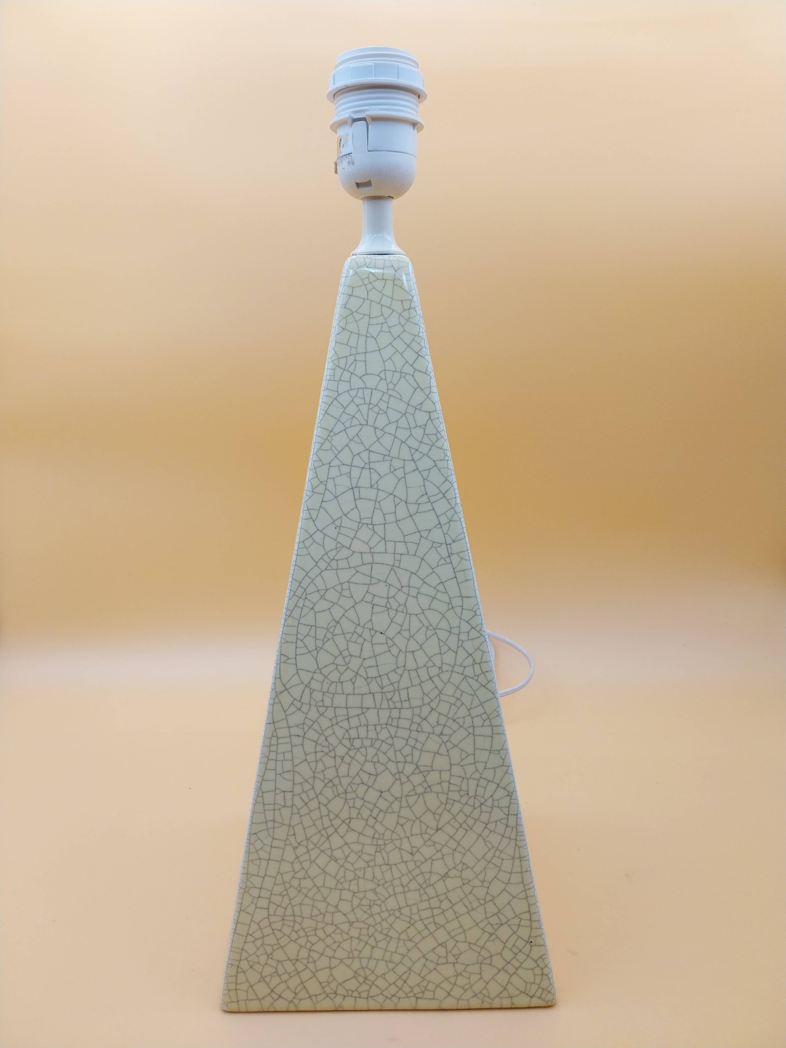 Pyramid lamp in porcelain ceramic Brussels cracked effect