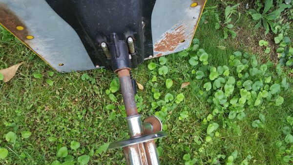 Chaise fasem design Henri Liber, couleur moutarde