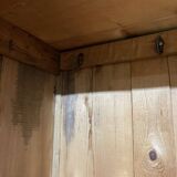 English wardrobe in walnut from the early 20th century.