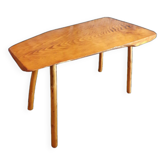 Table basse brutaliste en pin