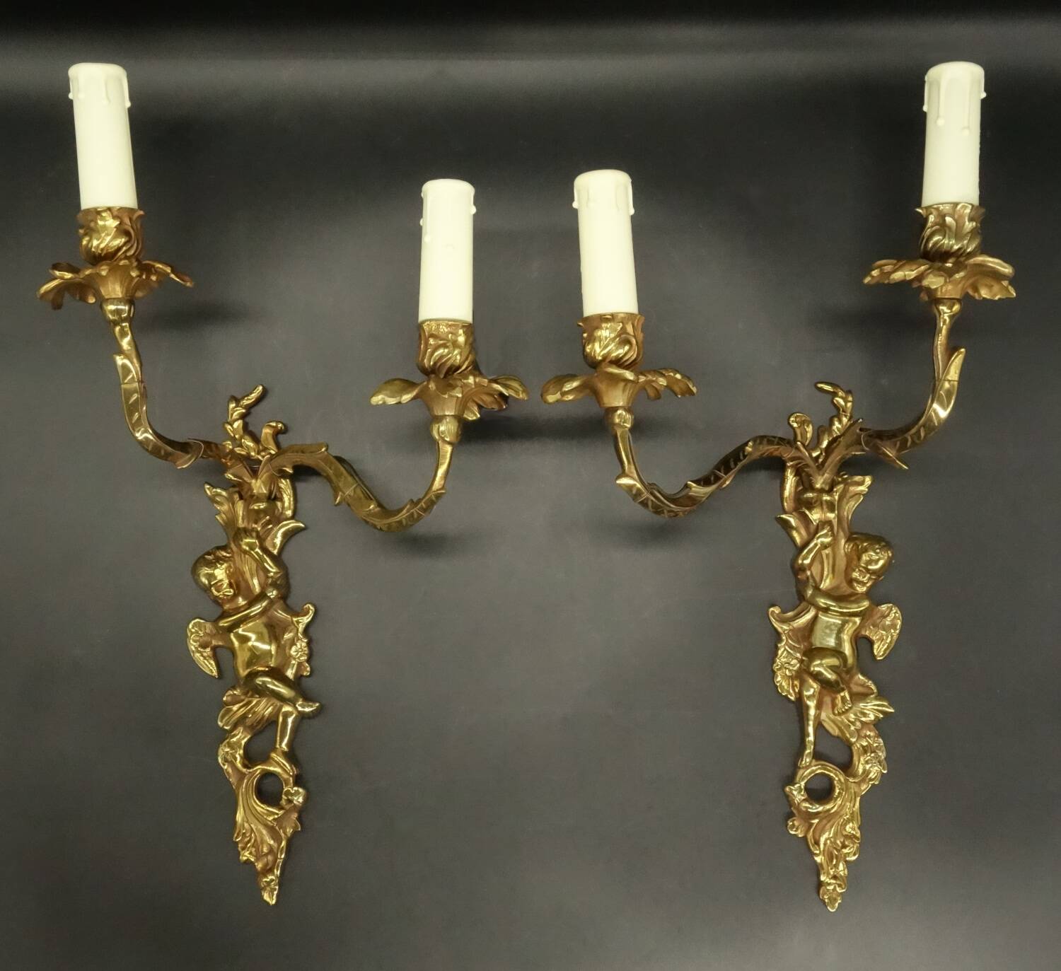 Pair of large Louis XV style wall lights - gilded bronze