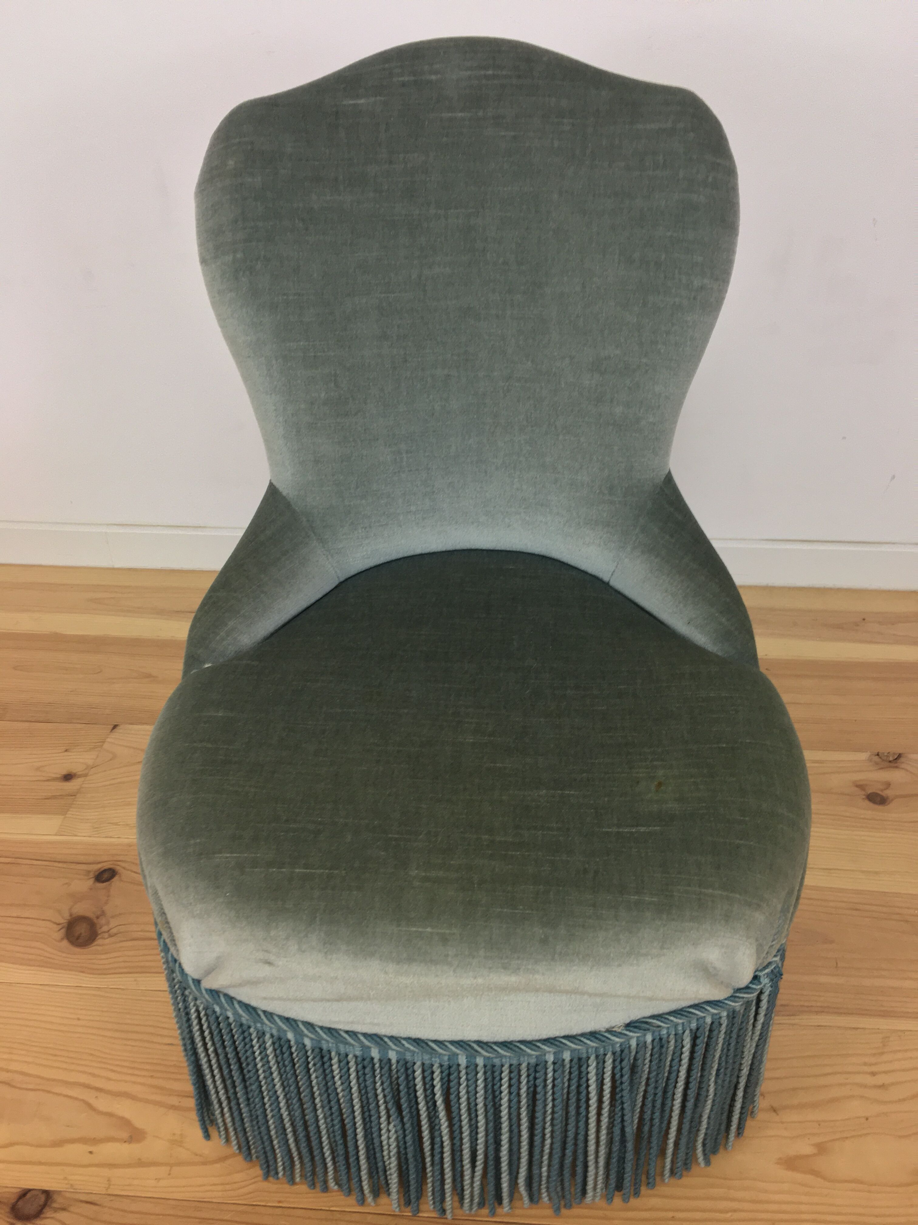Fauteuil crapaud velours vert à franges
