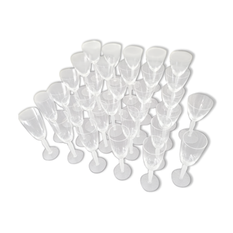 32 verres Louvre création signé Lalique