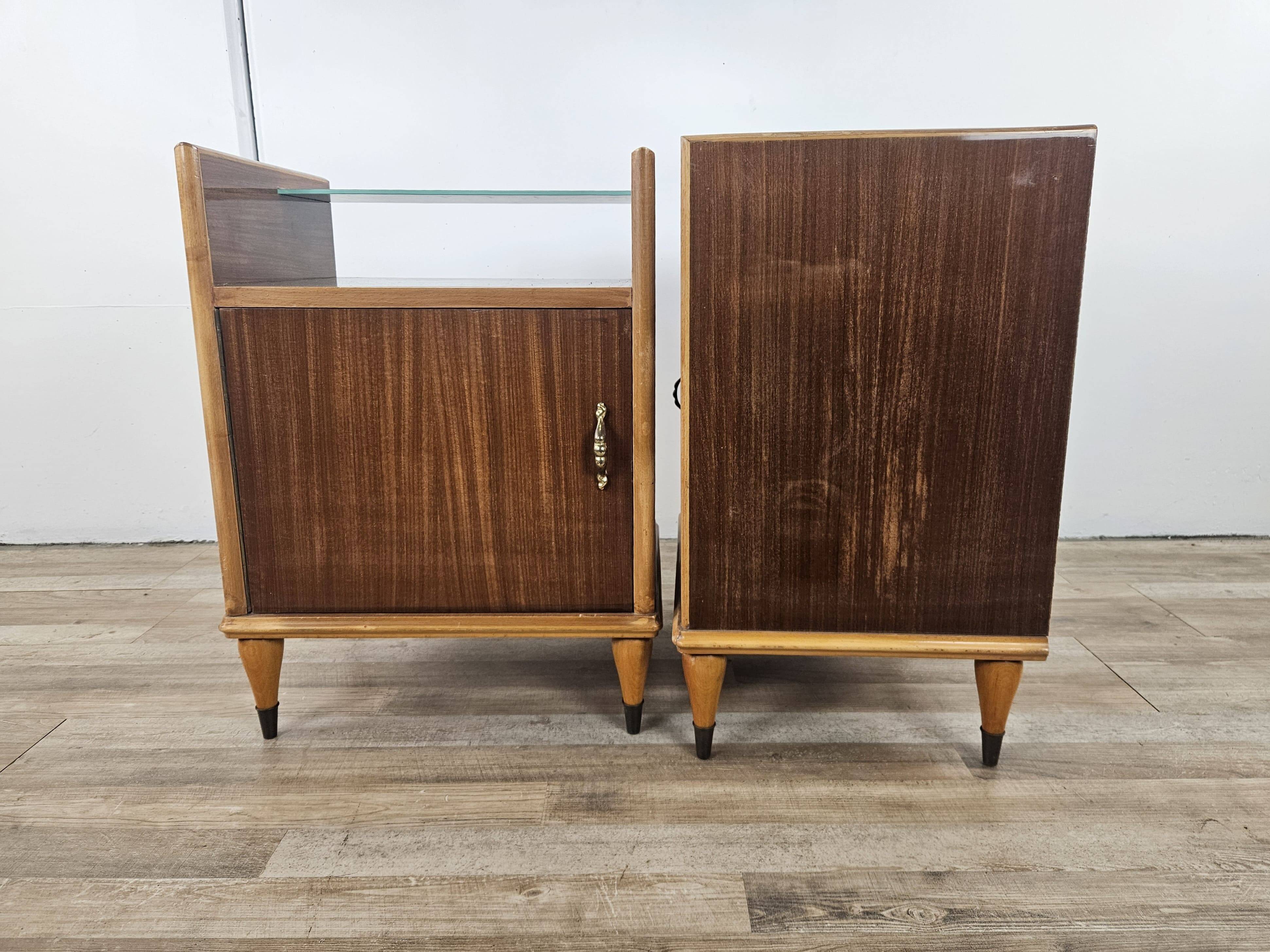 Paire de tables de nuit des années 50 avec plateau miroir