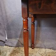 Table d'appoint en acajou
