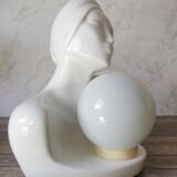 Lampe femme céramique globe opaline