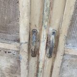 Ancienne armoire garde manger en bois avec portes grillagées
