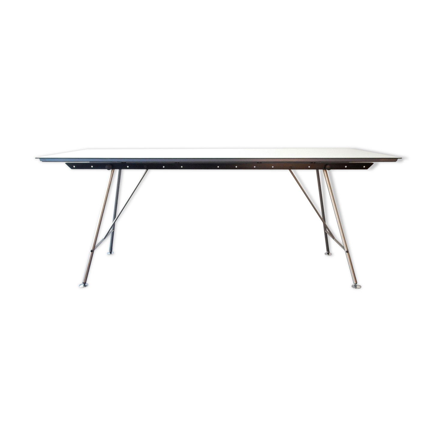Tableau Unistandard par atelier Alinea, Suisse