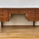 Bureau plat Louis Philippe 19e siècle en chêne doré massif