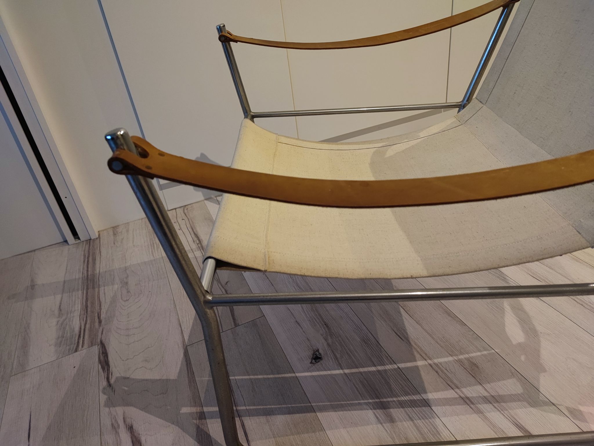 Scandinavian living room armchair in tubular chrome and leather