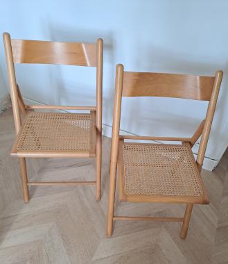 2 folding chairs canned