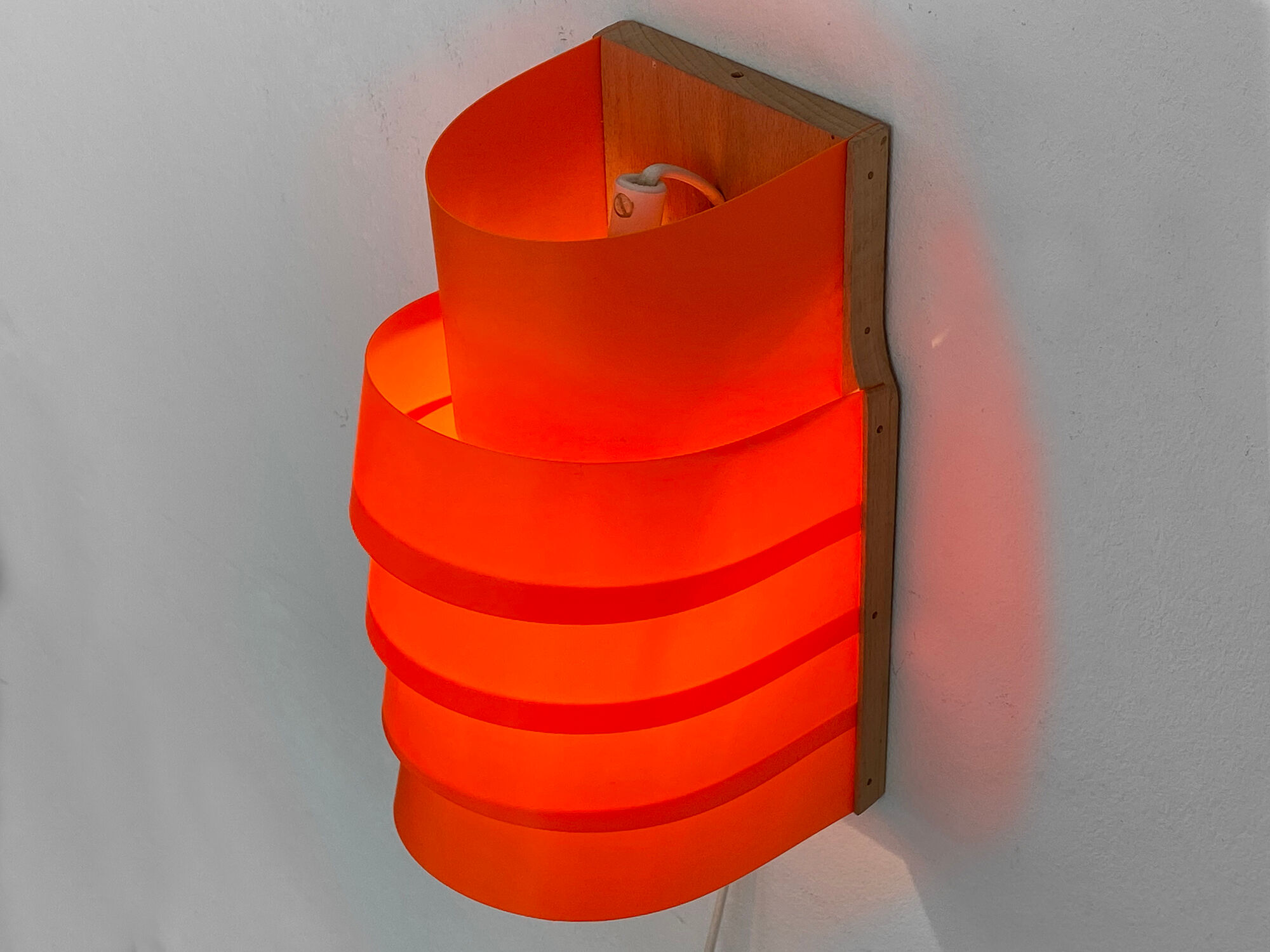 Wall light/sconce V 311 by Hans-Agne Jakobsson for Ellysett. Sweden 1970s