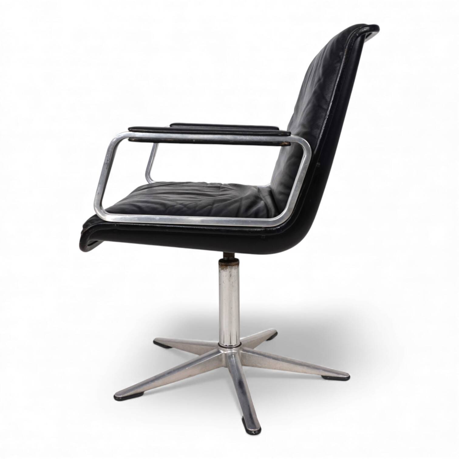 Swivel conference/dining chair in leather Wilkhahn Delta, by Delta Group, 1960