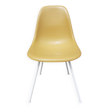 Chaise Eames Fiberglass DSX pour Vitra.