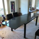 Sliding extension table