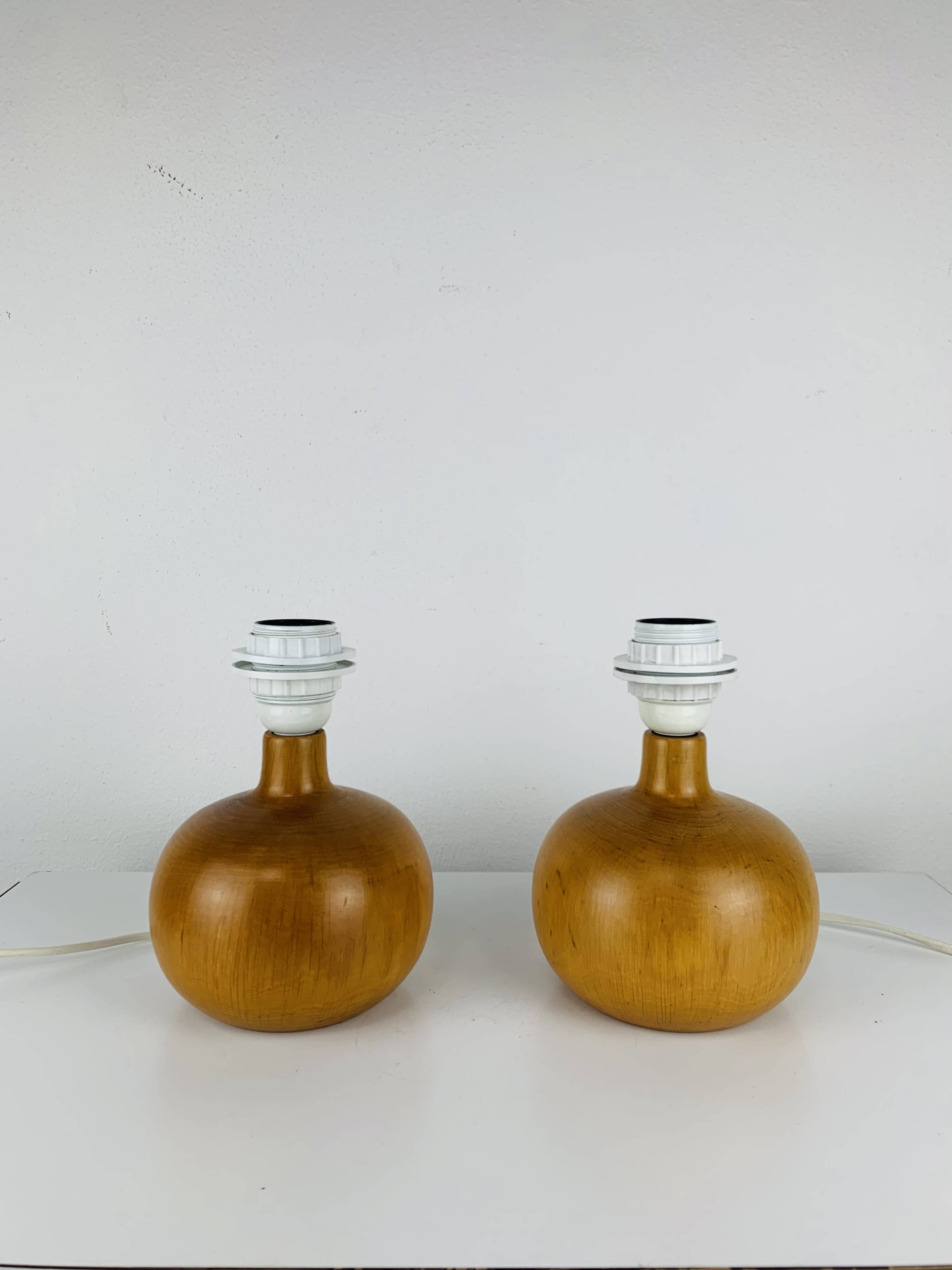 Paire de lampes boule en bois de style scandinave, années 60