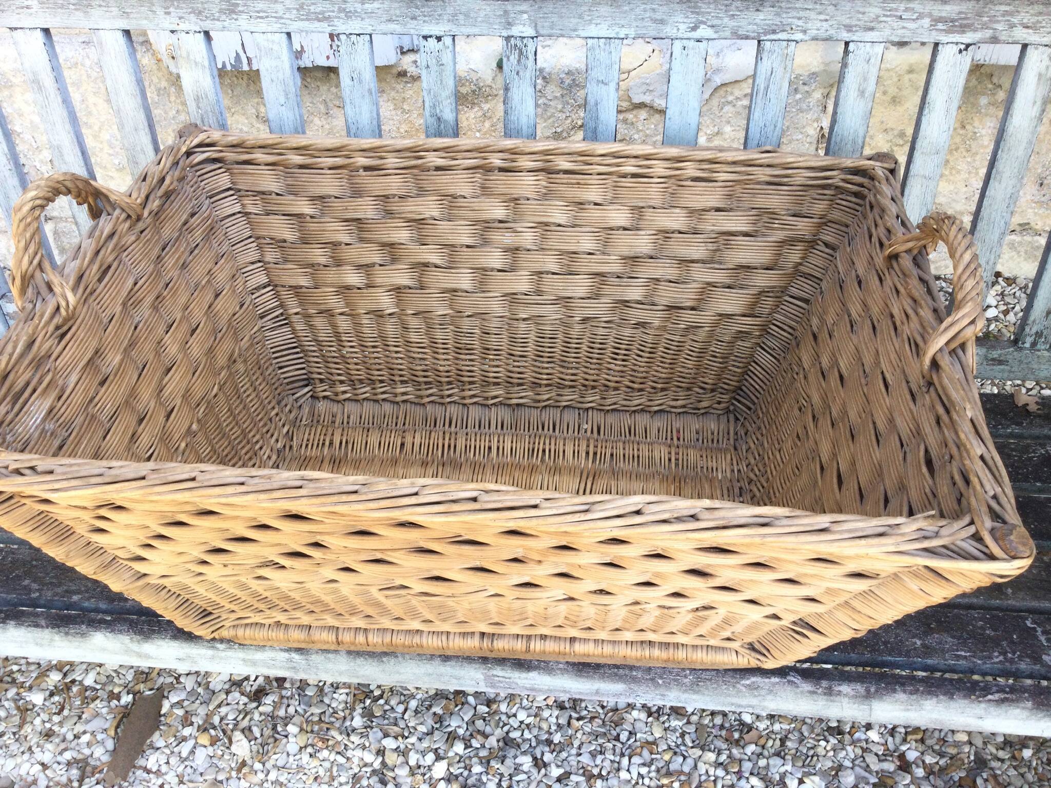 Old basket with 2 handles