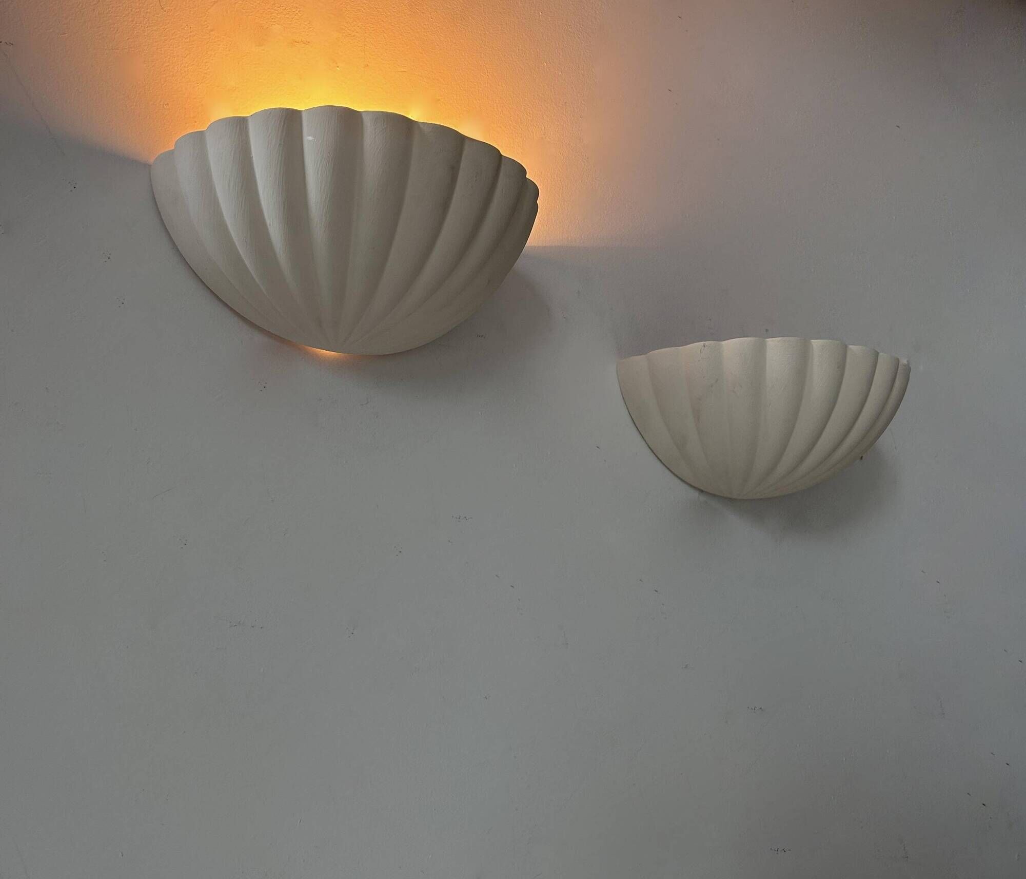 Pair of vintage shell wall lights, cream white, France 1970.
