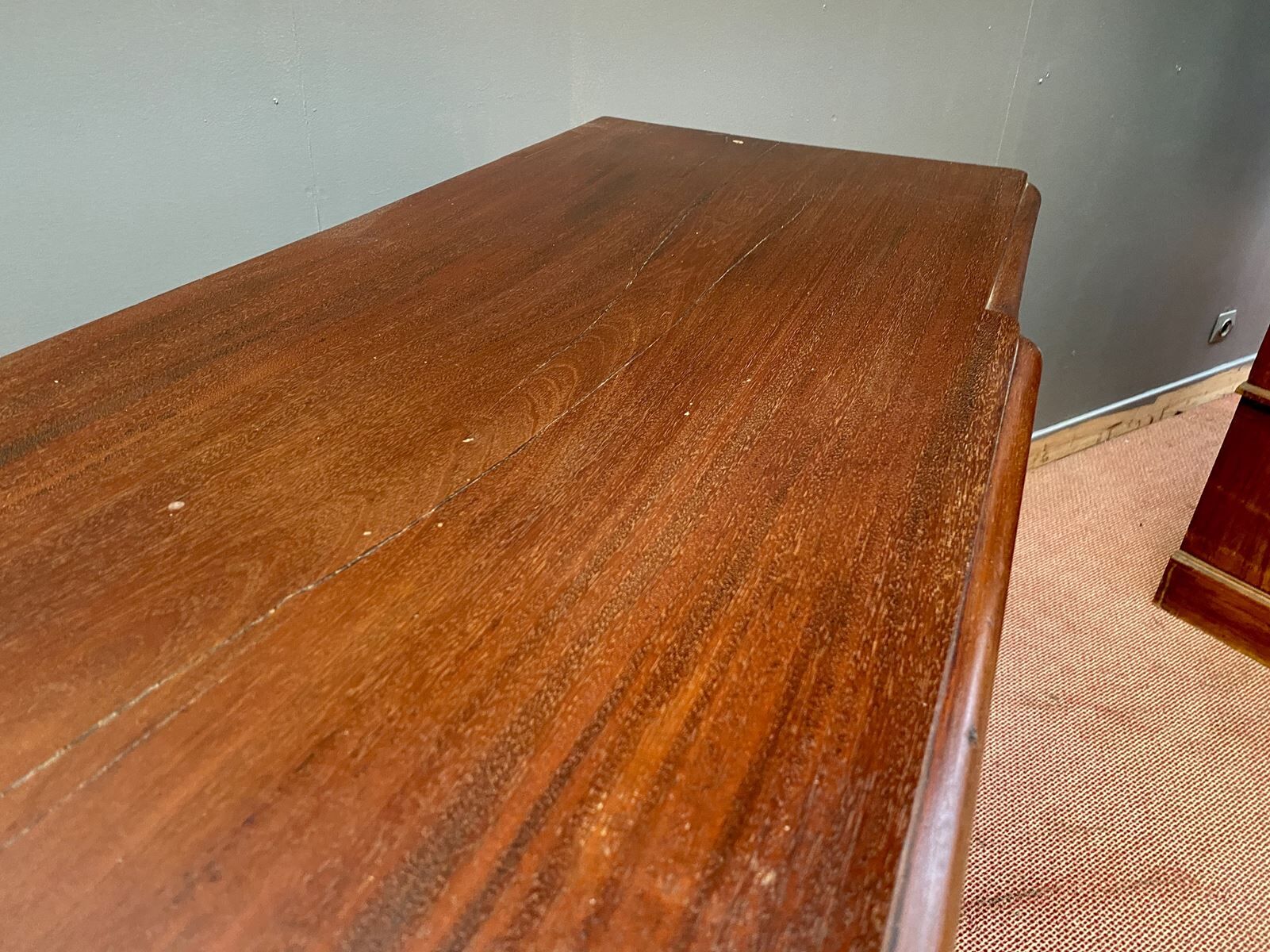 Victorian chest of drawers 19th in mahogany