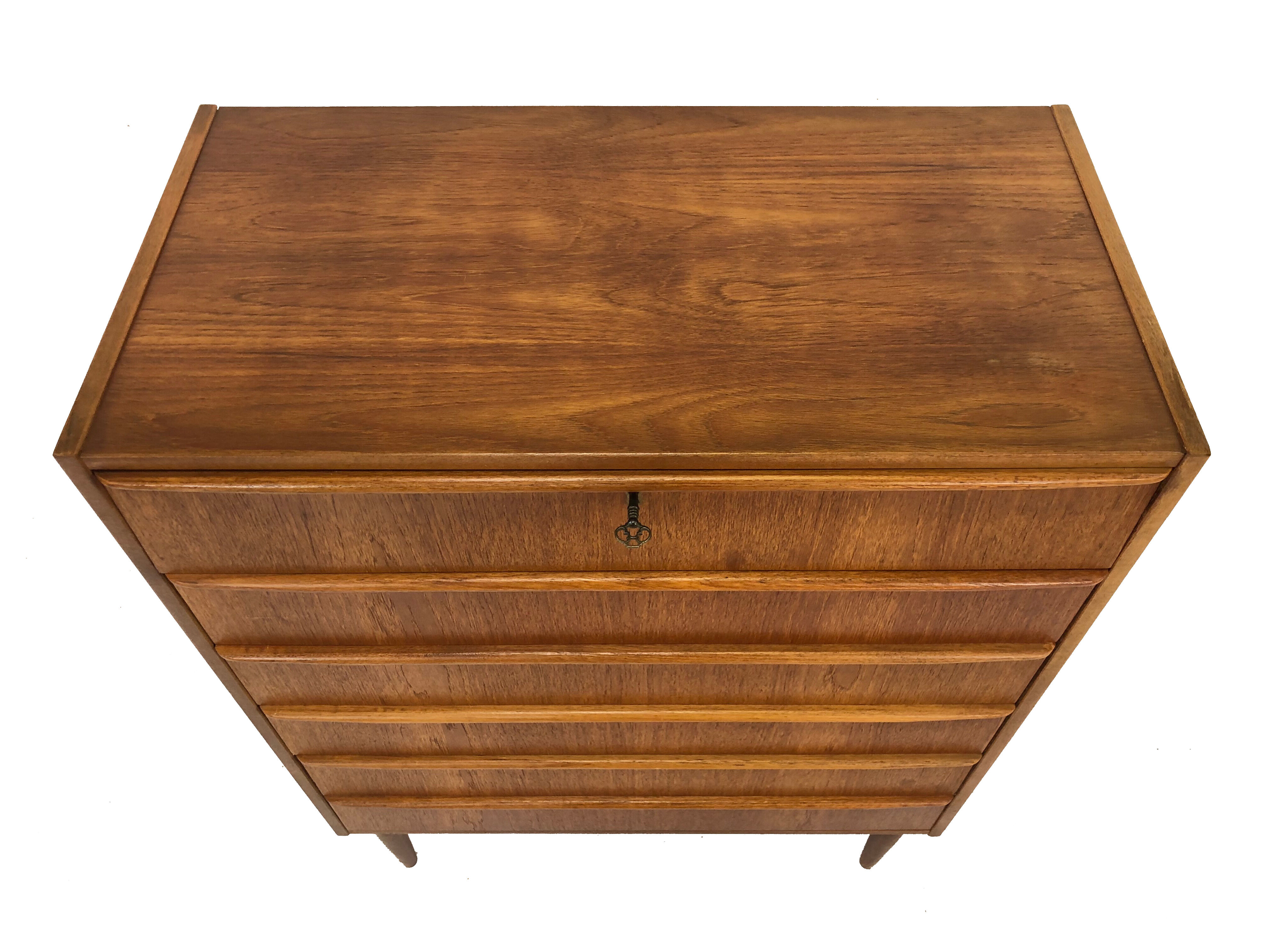 Dresser in teak