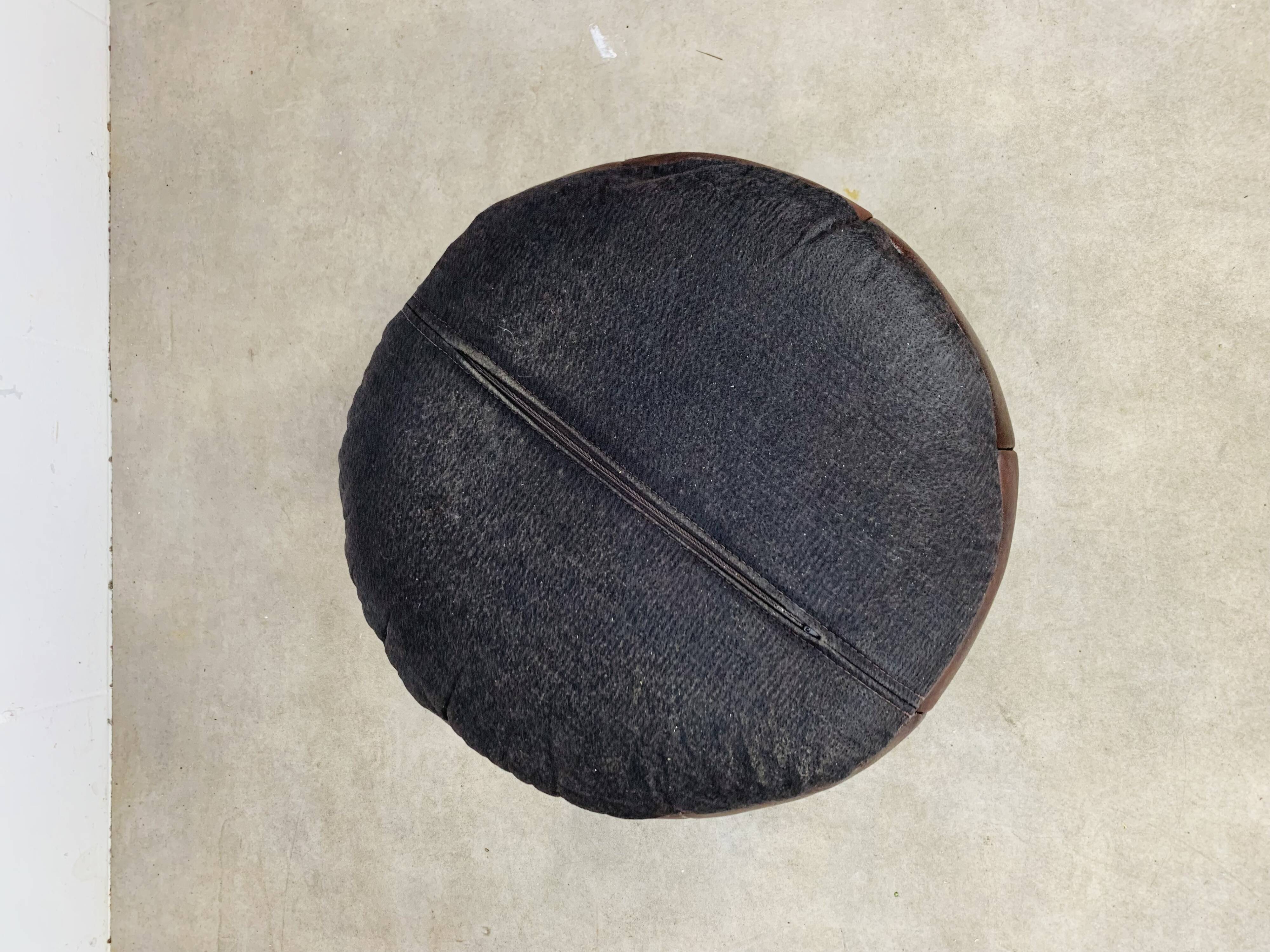 Pouf en patchwork de cuir dans le goût de De Sede, années 70