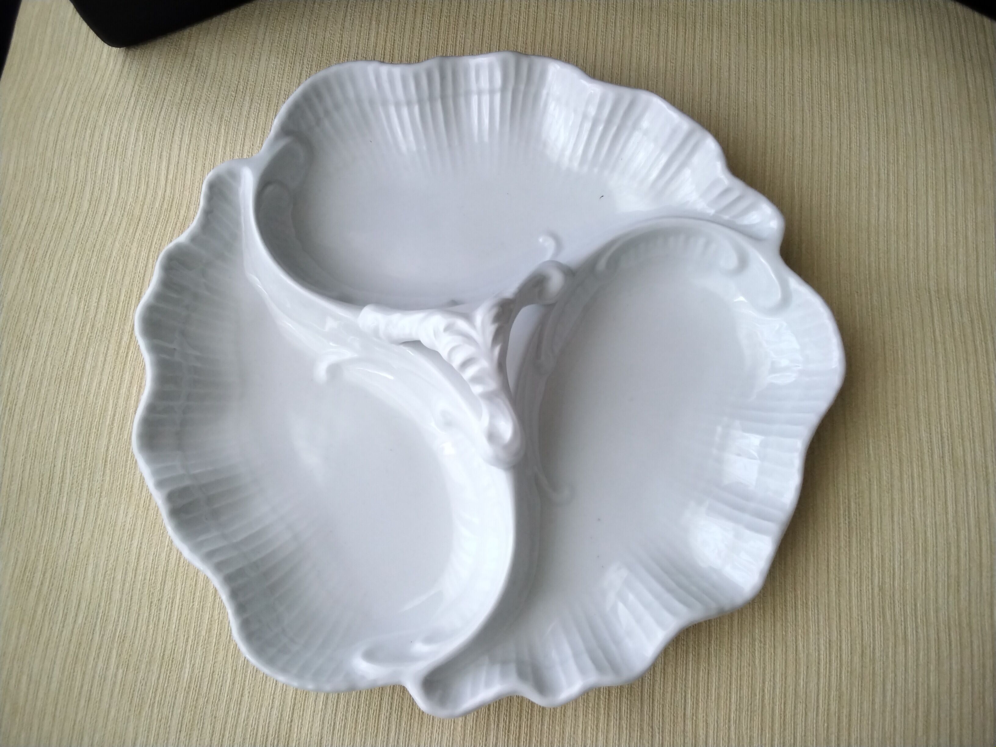 Plat à 3 compartiments en porcelaine blanche