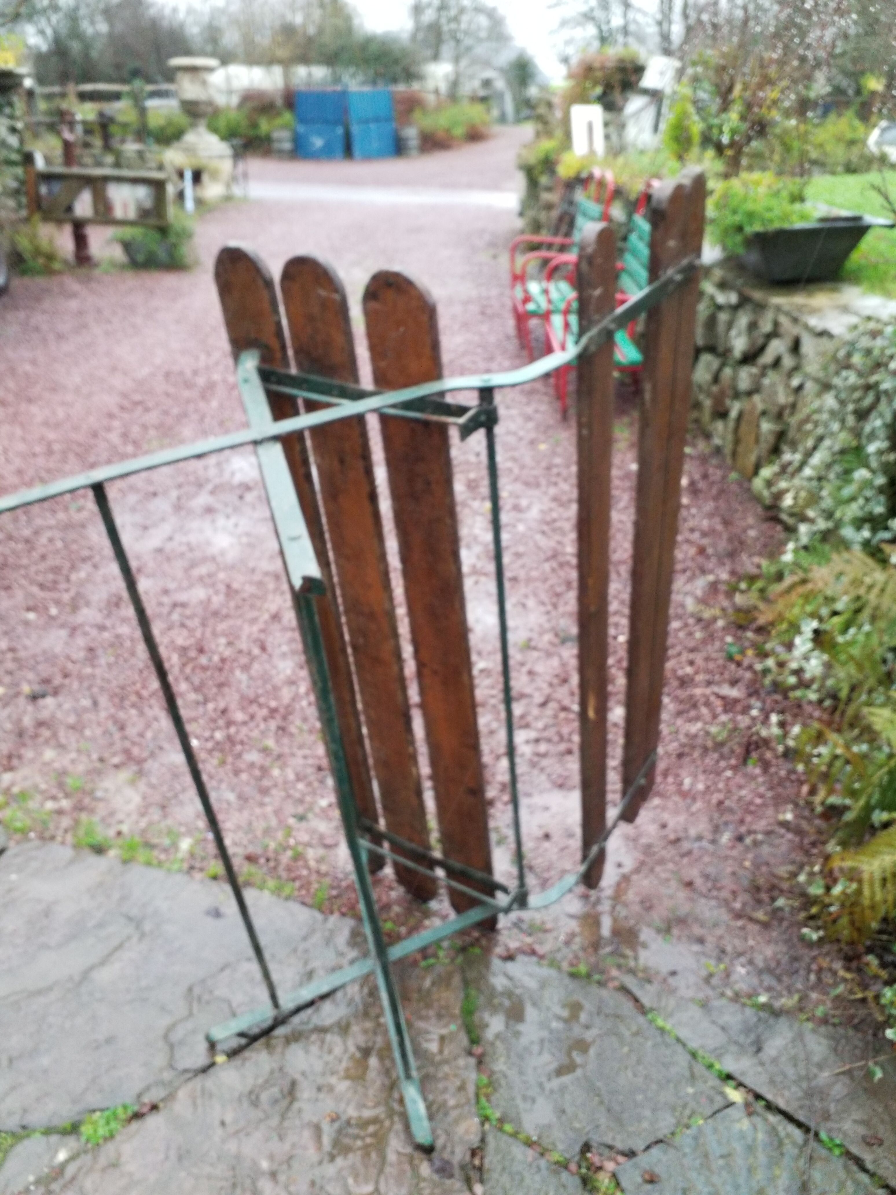 Foldable garden bench