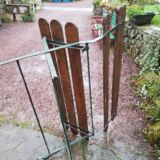 Foldable garden bench