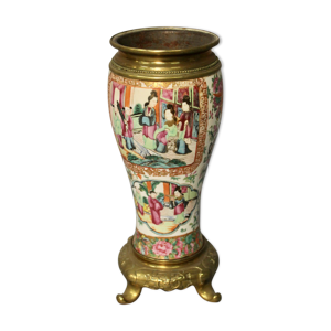 Vase en porcelaine de