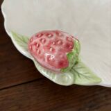 Vintage plat creux et ses 6 coupelles barbotine fraises