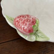 Vintage hollow dish and its 6 strawberry slip bowls