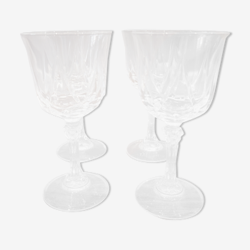 4 verres à vin en cristal taillé