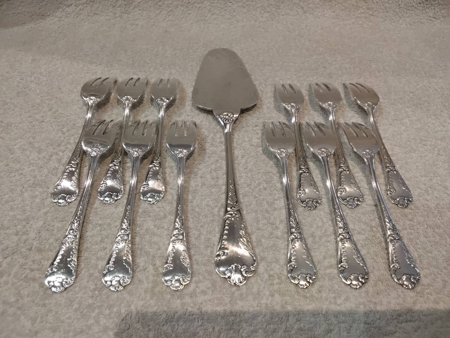 12 cake forks, pie server, silversmith Frionnet Dubarry