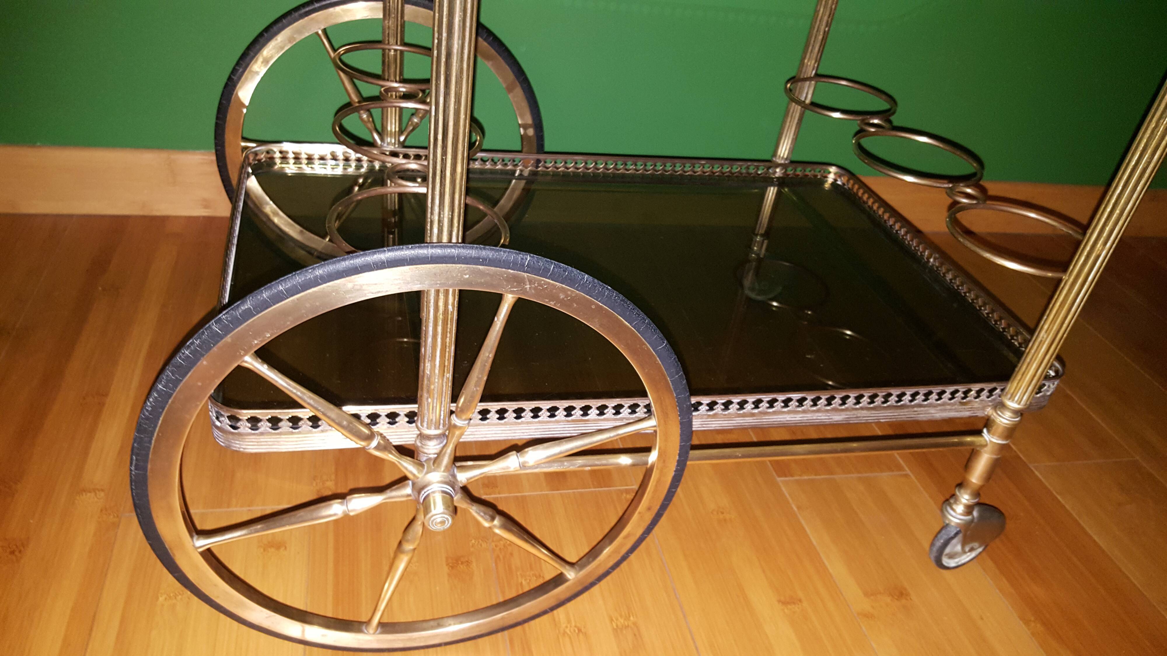 Rolling trolley with wheels