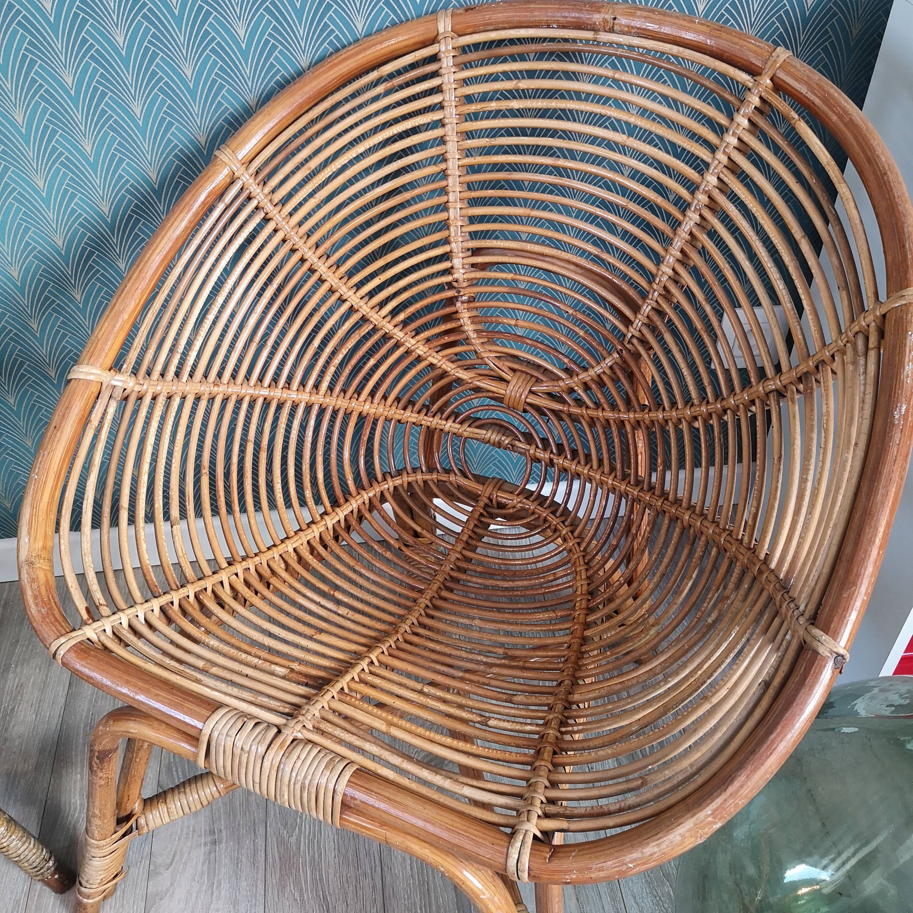 Paire de fauteuils coquille en osier
