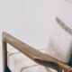 Fauteuil vintage avec coussins en tissu naturel rayé
