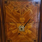 Transition period chest of drawers