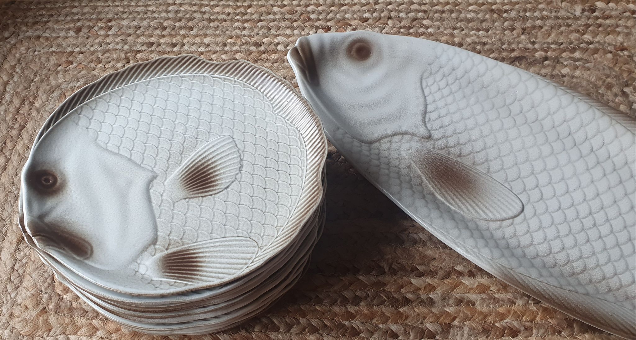 Ensemble de 12 assiettes plates et plat