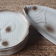 Ensemble de 12 assiettes plates et plat
