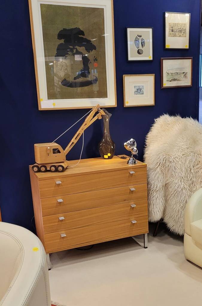 Solid wood chest of drawers with chrome legs from the 1970s.