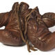 Paire de gants de boxe et speed ball en cuir