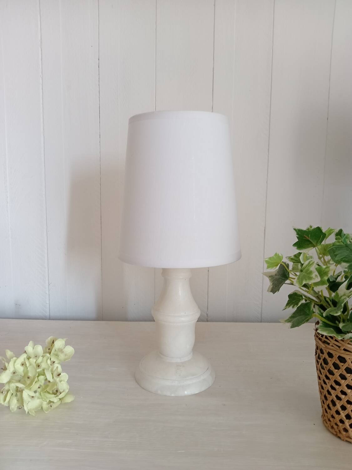 Table lamp