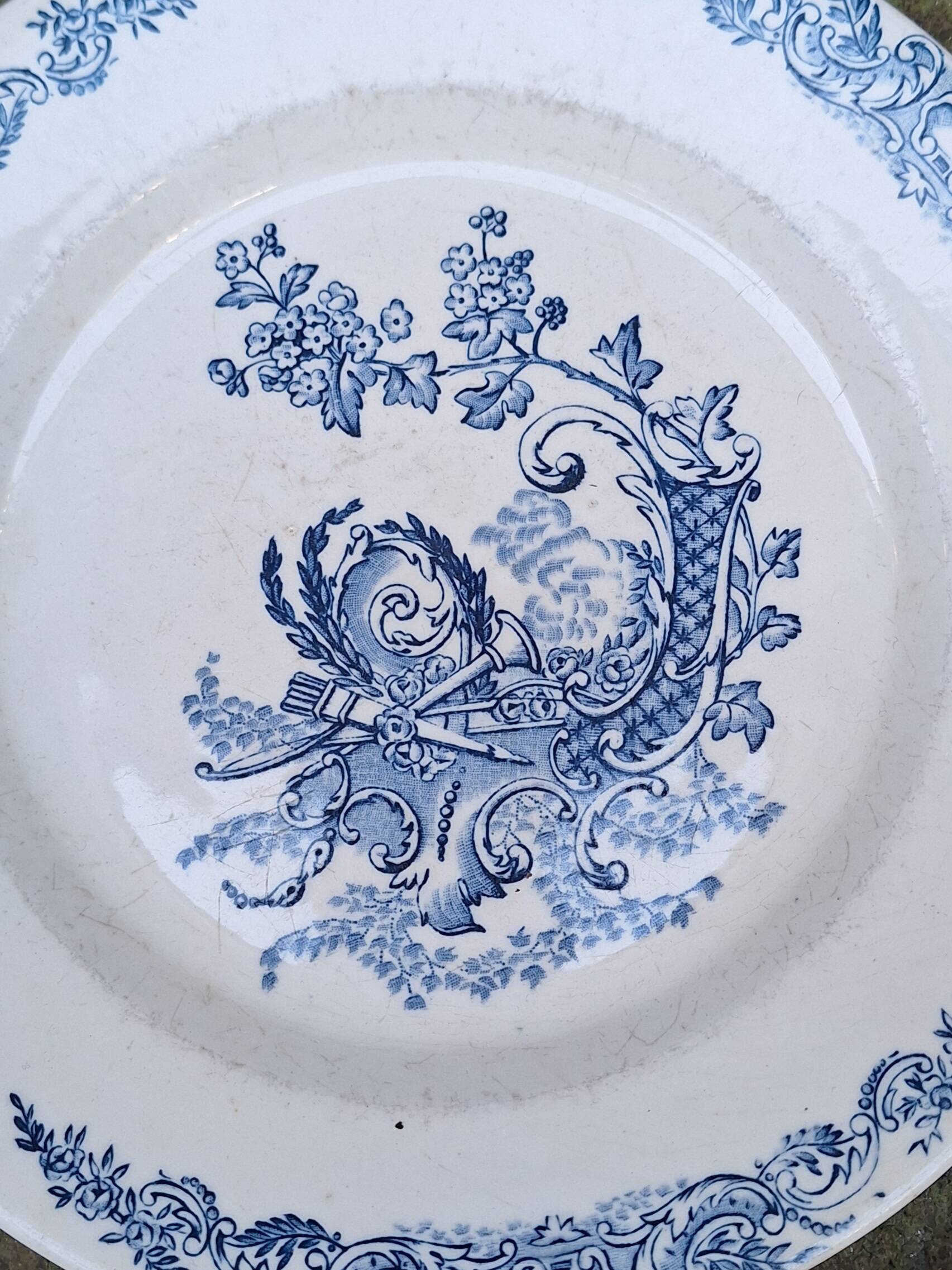 Service set in SG porcelain, Louis XV model.