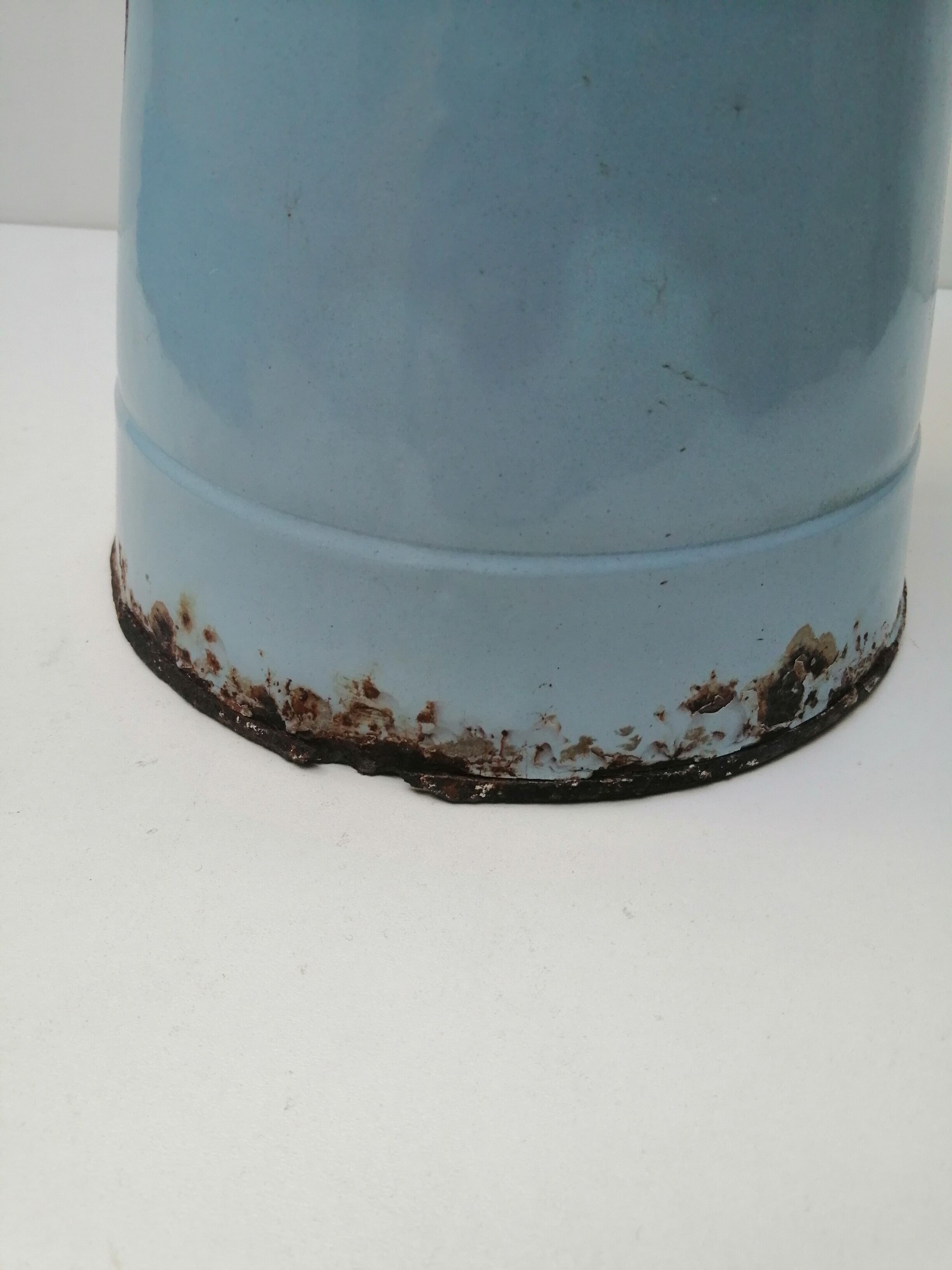 Broc enamelled "cherry"