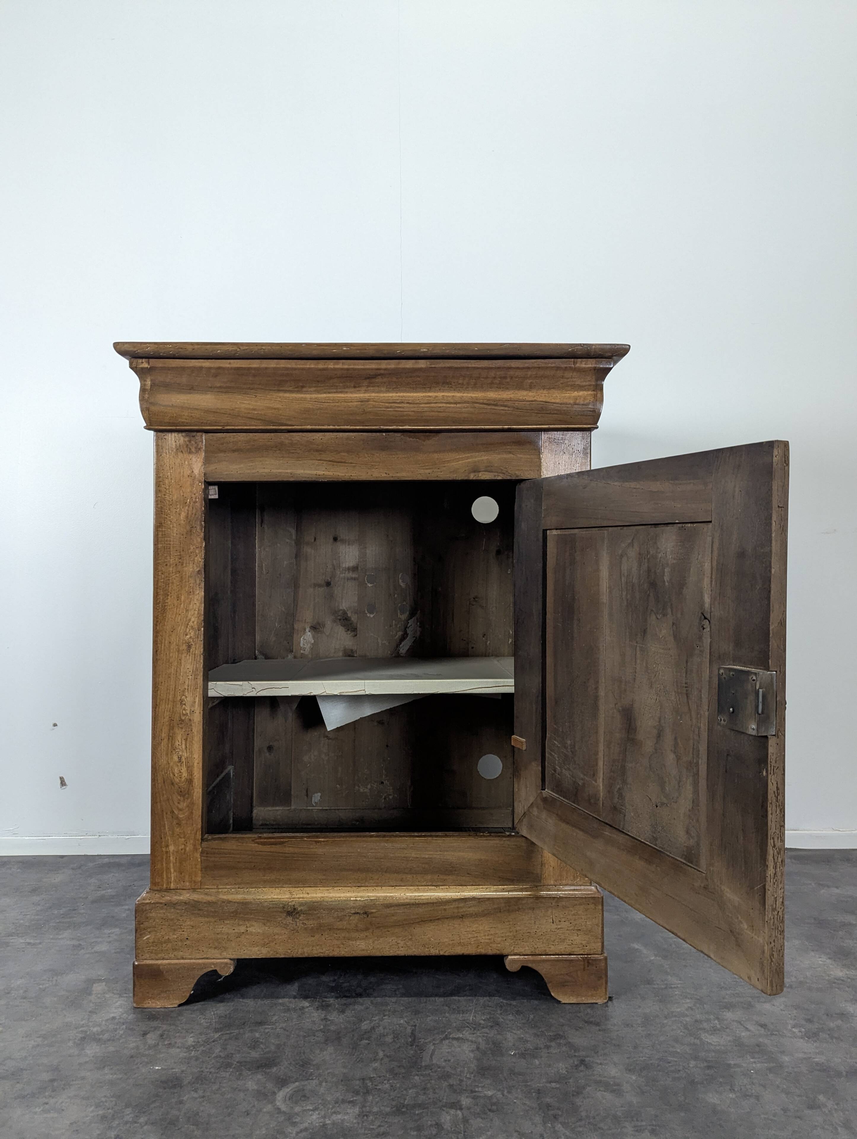 Walnut confiturier in Louis Philippe style