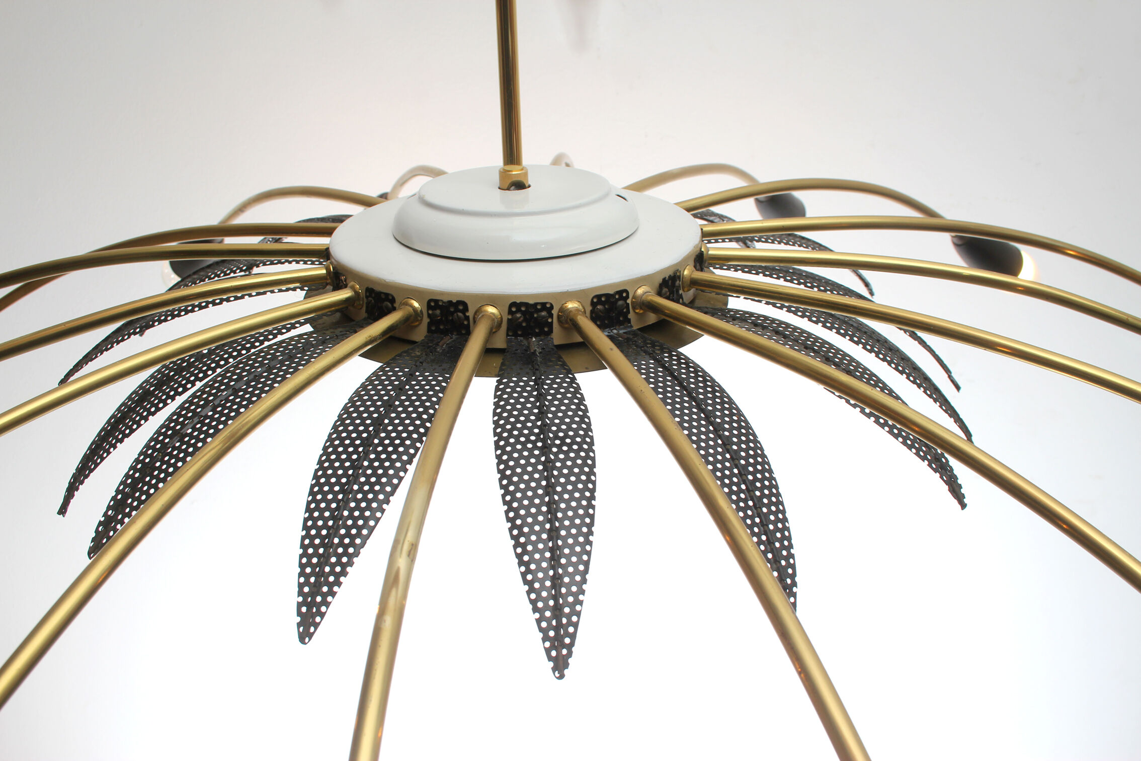 1950s chandelier in brass for 16 bulbs, diameter 100cm
