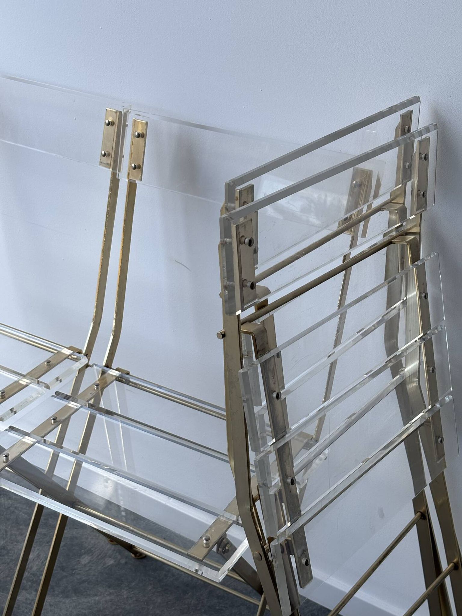 4 chaises pliantes « les invisibles » pour Marais international 1970