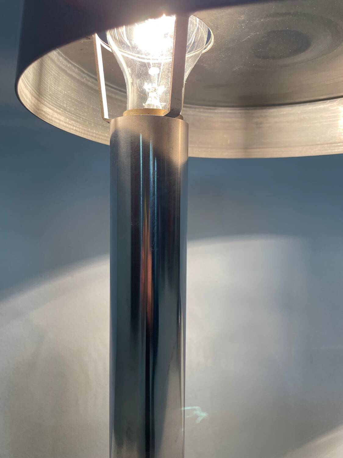 Vintage metal boomerang foot desk lamp